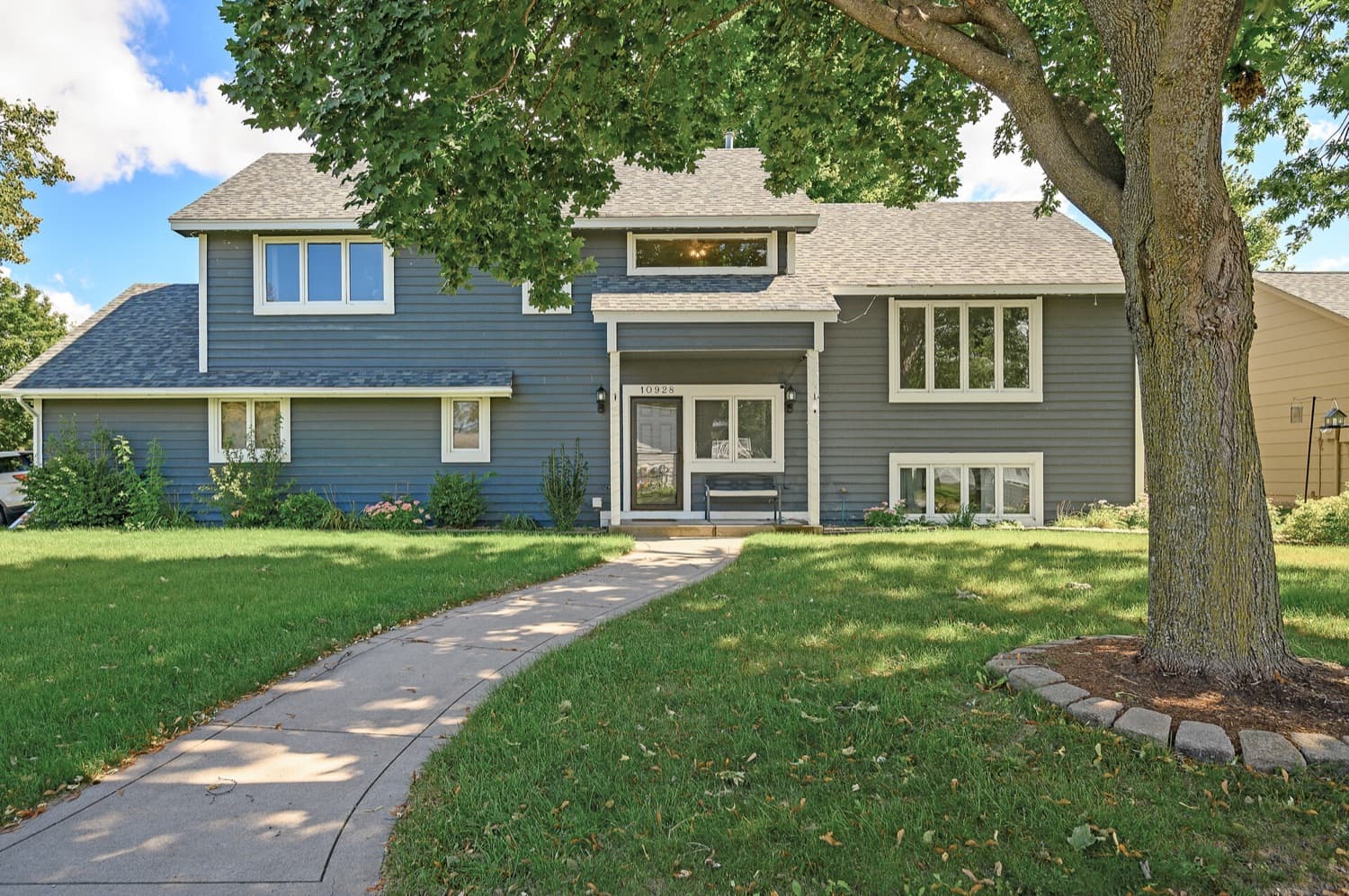 Single-family home in the Twin Cities south metro — the kind of home Alonté Alexander helps clients buy and sell in Apple Valley